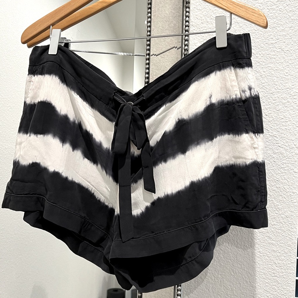 EQUIPMENT SILK DRAWSTRING SHORTS TIE DYE SIZE: L COLOR: B&W (SHIRT SOLD SEP)